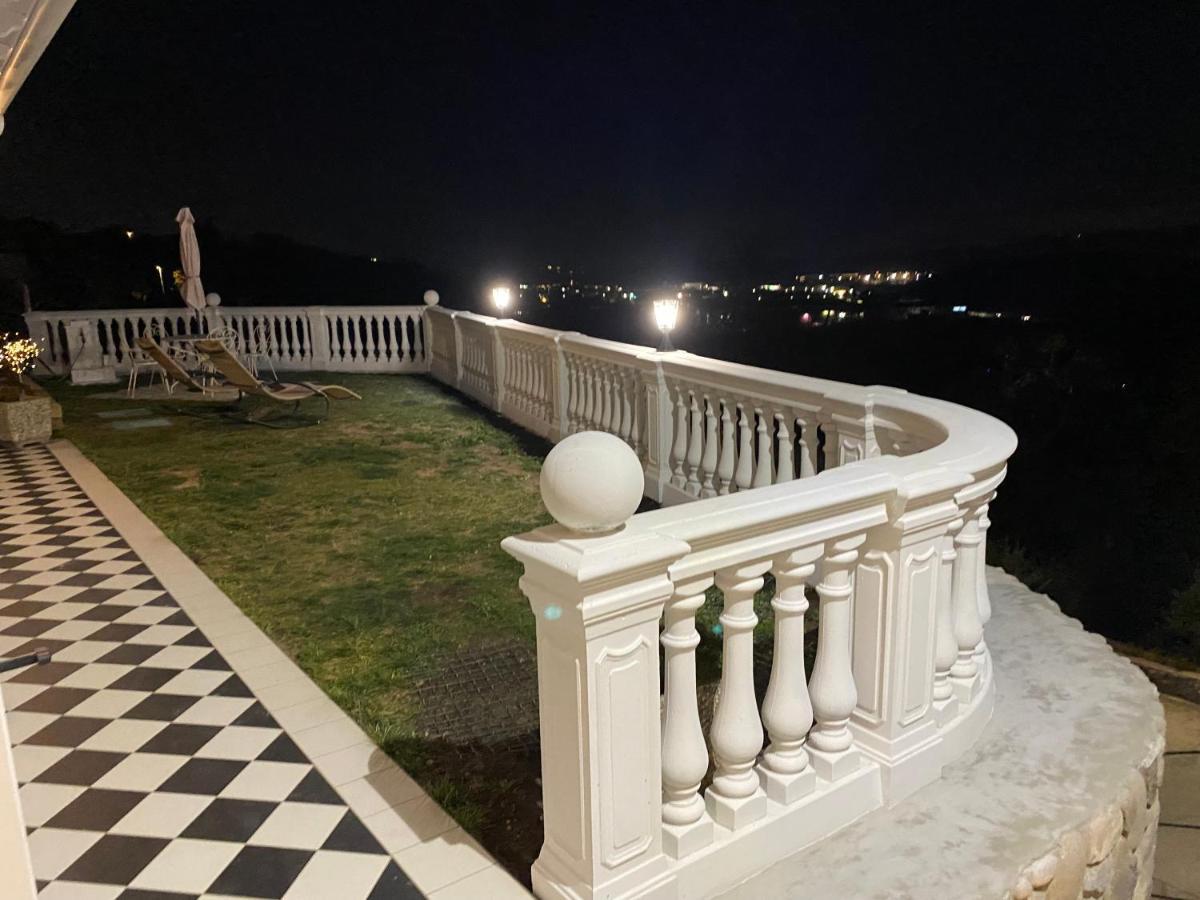 Villa Poggio Ulivo Pool-Apartments Rivoli Veronese Exterior foto