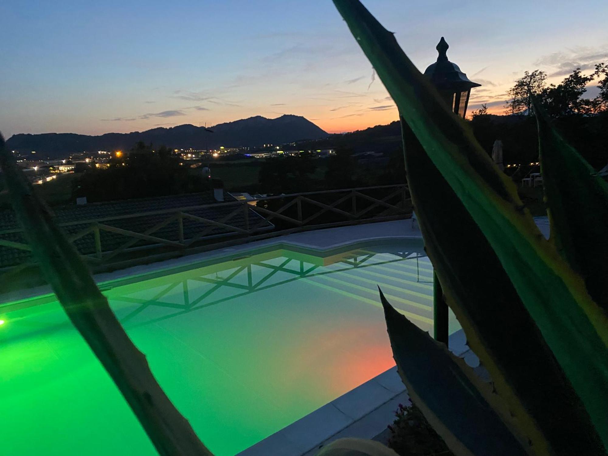 Villa Poggio Ulivo Pool-Apartments Rivoli Veronese Exterior foto