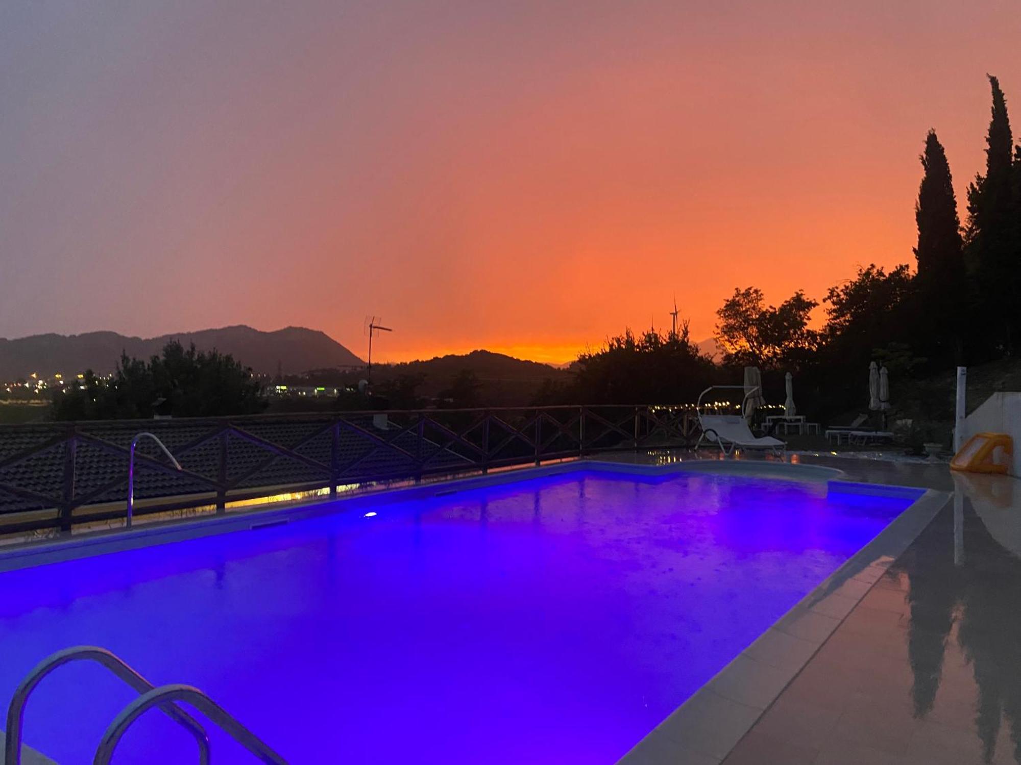 Villa Poggio Ulivo Pool-Apartments Rivoli Veronese Exterior foto